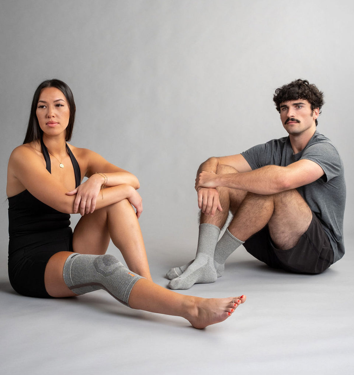 KNEE SLEEVE AND CIRCULATION SOCKS BUNDLE