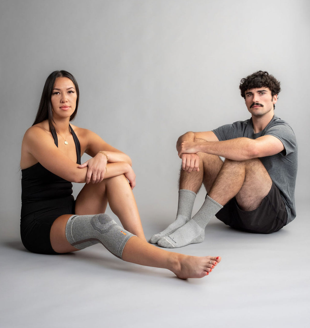 KNEE SLEEVE AND CIRCULATION SOCKS BUNDLE